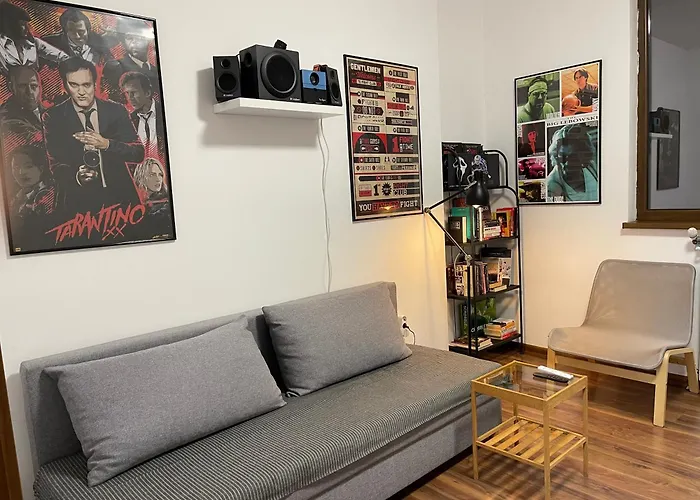 Cinema House At Center アパート