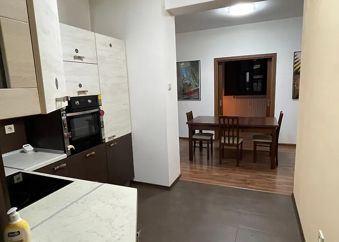 アパート Cinema House At Center *