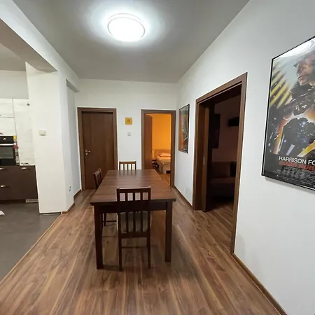 아파트 Cinema House At Center 소피아