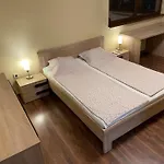 Cinema House At Center Apartment *